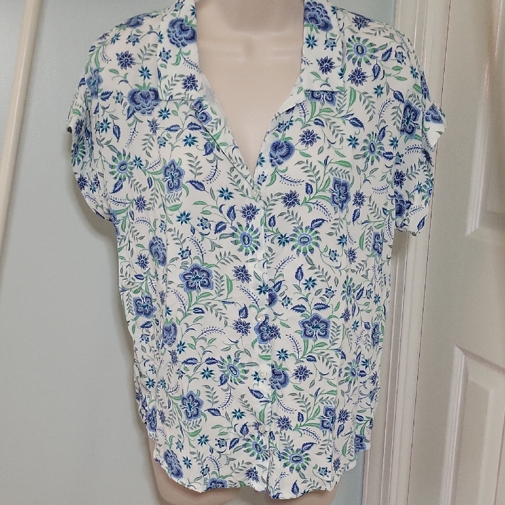Lucky Brand Blue and Green Floral  Button Down Camp Shirt Size Small